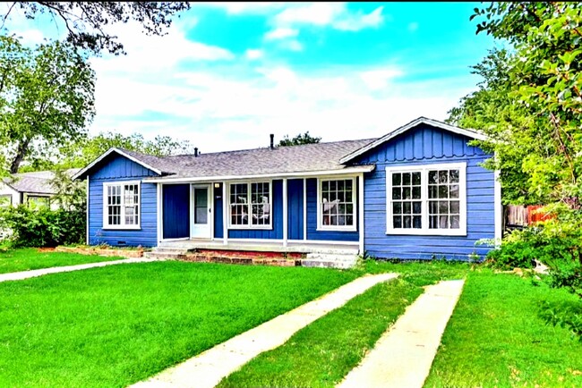 Primary Photo - 1420 Bennett Dr