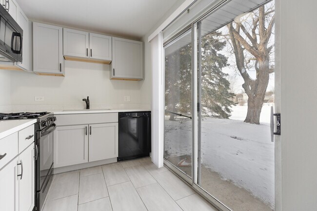 Building Photo - 46 Gant Cir