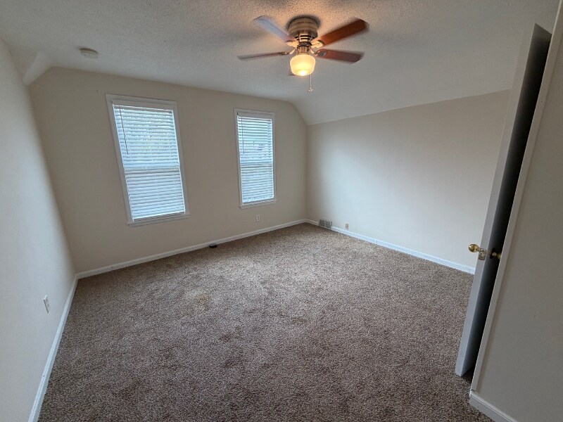 Building Photo - 347 4th Ave S