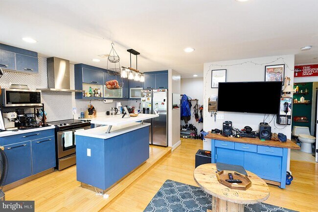 Building Photo - 1220 Holbrook Terrace NE