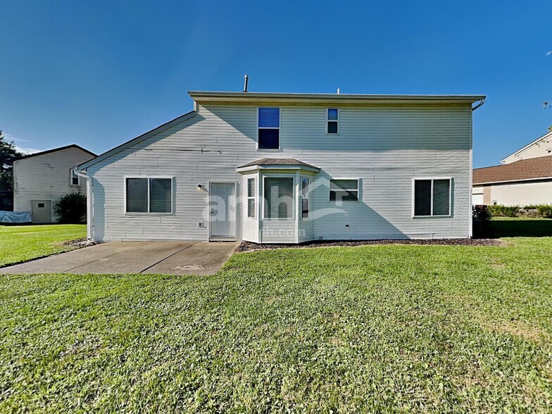 Building Photo - 8428 Stratford Ct