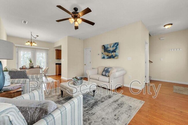 Building Photo - 3721 Keri Ln NE