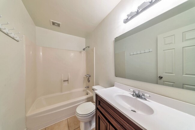 Building Photo - 1735 E La Jolla Dr