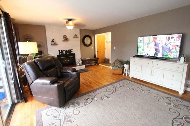 Building Photo - 2646 Yellowstone Ave