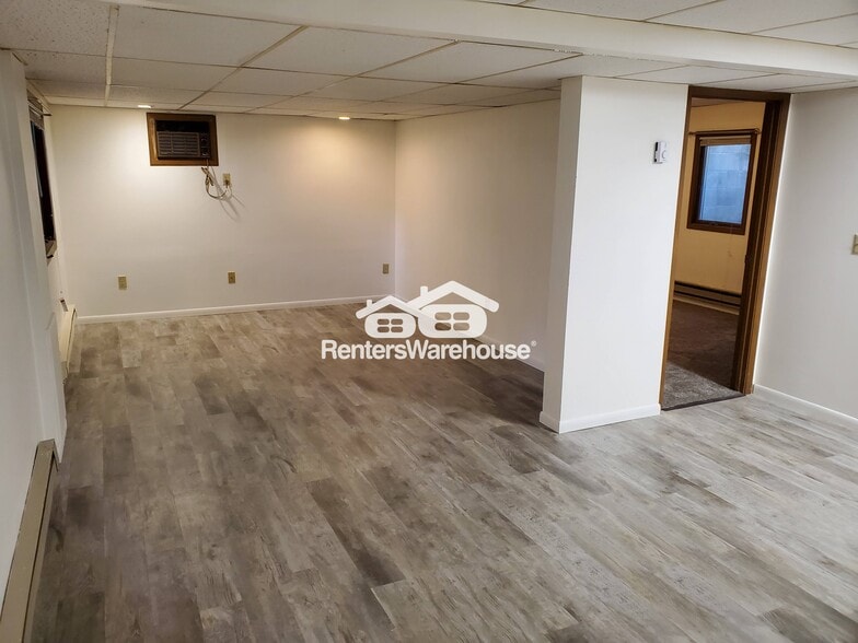 Building Photo - 109 4th Ave SE