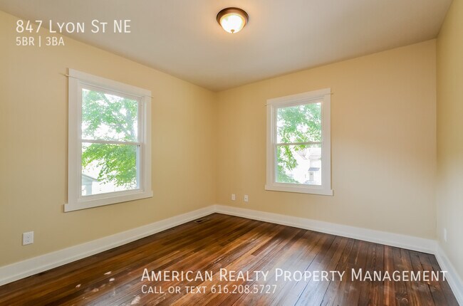 Building Photo - 847 Lyon St NE