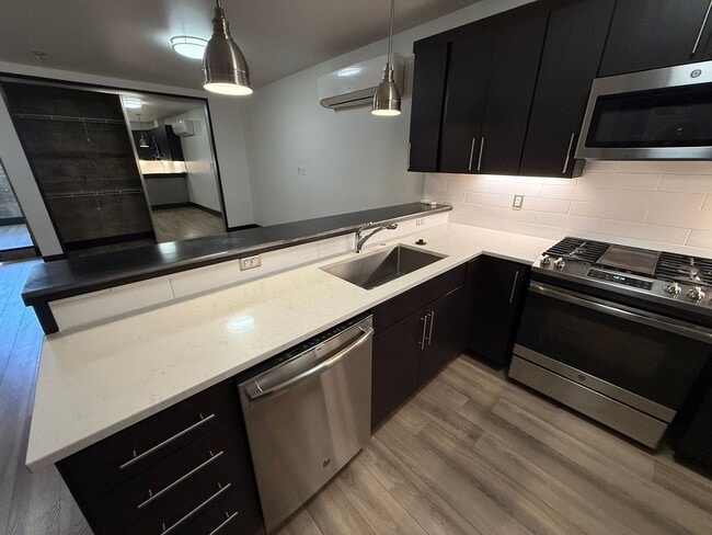 Building Photo - 160 Liberty St NE