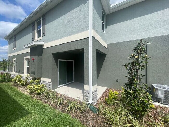 Building Photo - Beautiful 3 Bedroom 2.5 Bathroom Townhome in Windrose