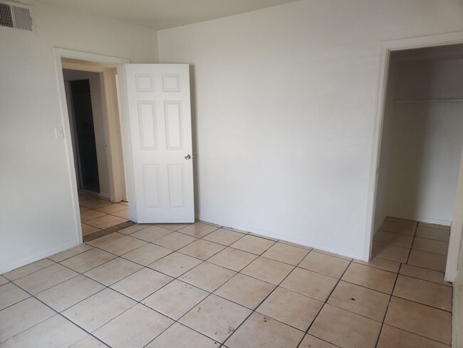 Building Photo - Spacious Centrally Located Home