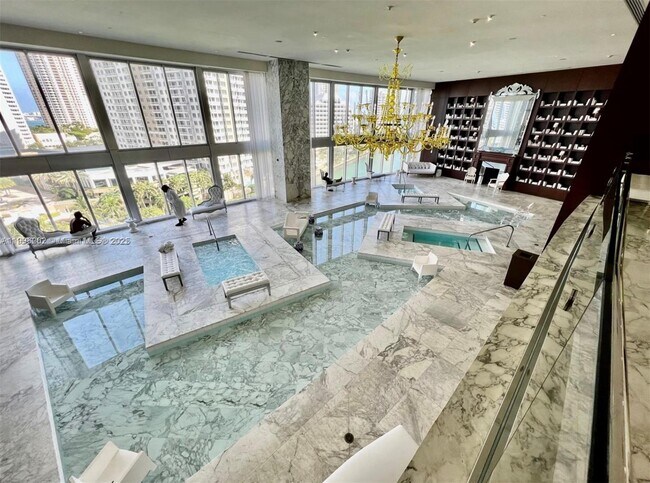 Building Photo - 495 Brickell Ave