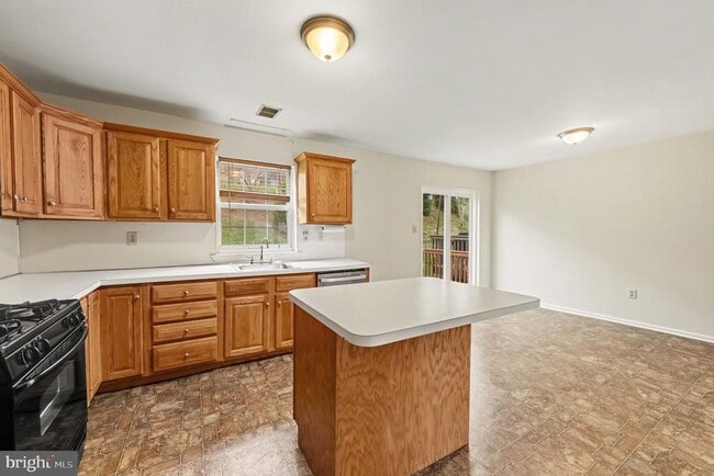 Building Photo - 1802 Harrison Ct