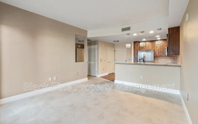 Building Photo - 323 W Jefferson St