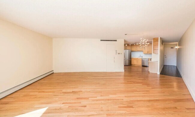 Building Photo - 550 E 12th Ave