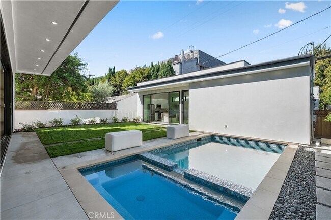 Building Photo - 14519 Greenleaf St