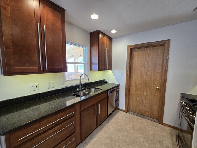 Building Photo - 3502 Veralta Dr