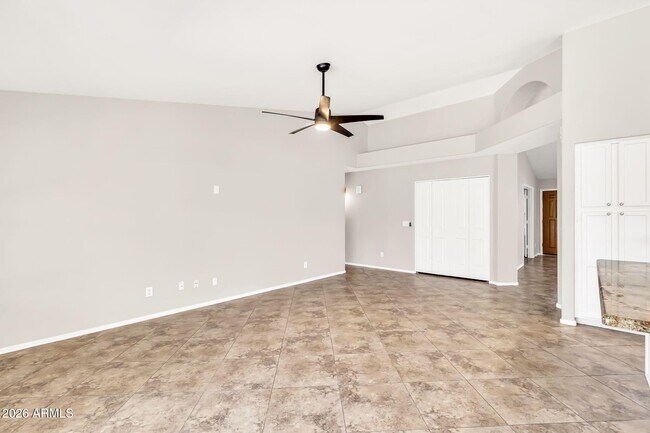 Building Photo - 1113 E Betsy Ln