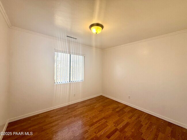 Building Photo - 3084 N Constance Dr