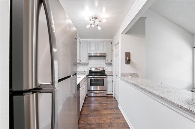 Building Photo - 1731 Twin Brooks Dr SE