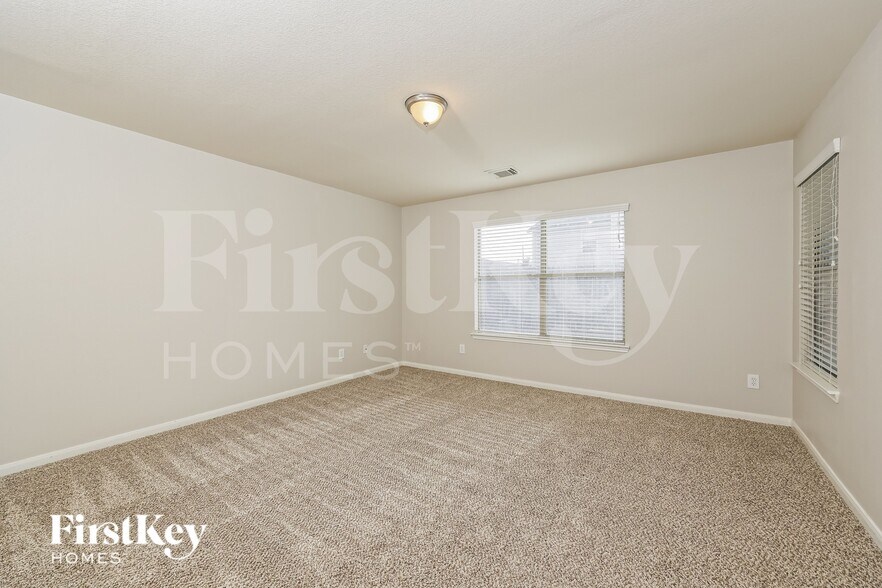 Building Photo - 29311 Legends Hill Dr