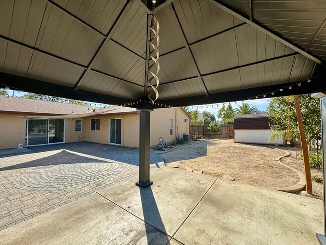 Building Photo - Beautiful 4 Bedroom Single Story For Rent In Roseville!