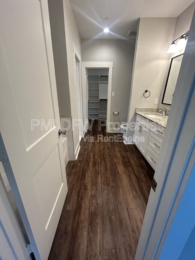 Building Photo - 212 Stone Cir