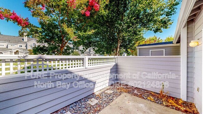 Building Photo - 520 Laurel Grove Cir