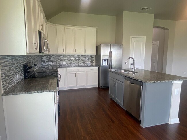 Building Photo - 4 BEDROOM CORNER LOT