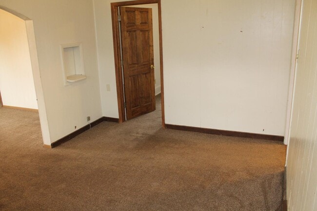 Building Photo - 707 W Main St