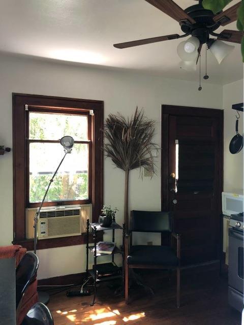 Building Photo - 906 W 22nd St