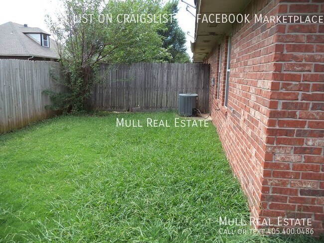 Building Photo - 2828 SE 89th Terrace