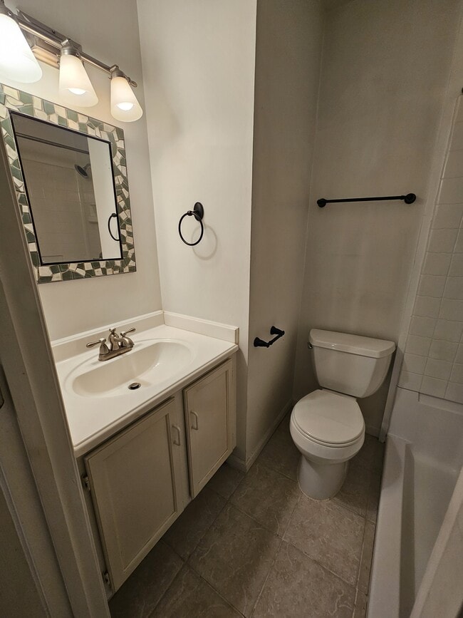 Building Photo - 637 Battery Pl