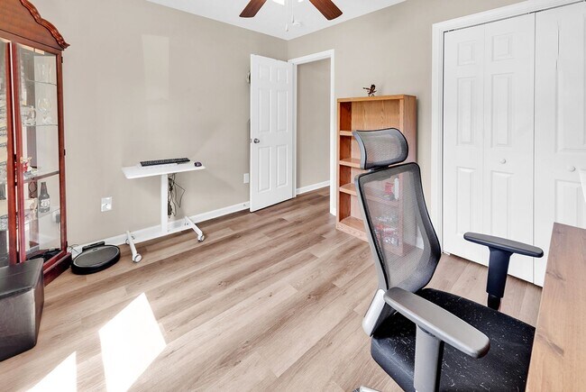 Building Photo - Beautiful 3bd/3ba WITH fenced in yard! UNFURNISHED!