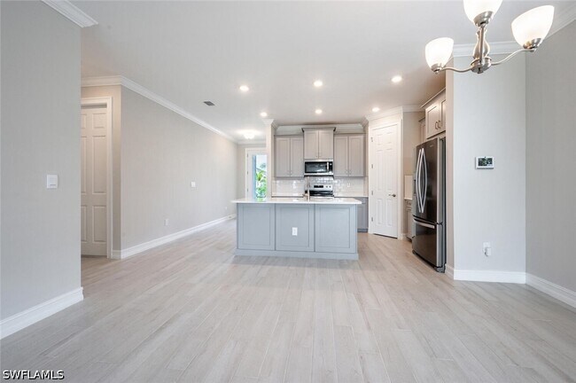 Building Photo - 28093 Sanibel Sands St