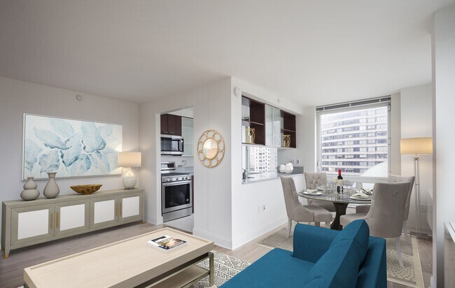 Building Photo - 215 E 96th St