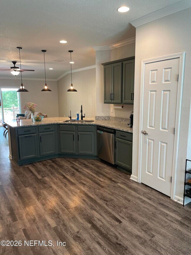 Building Photo - 5549 Broadgate Ct