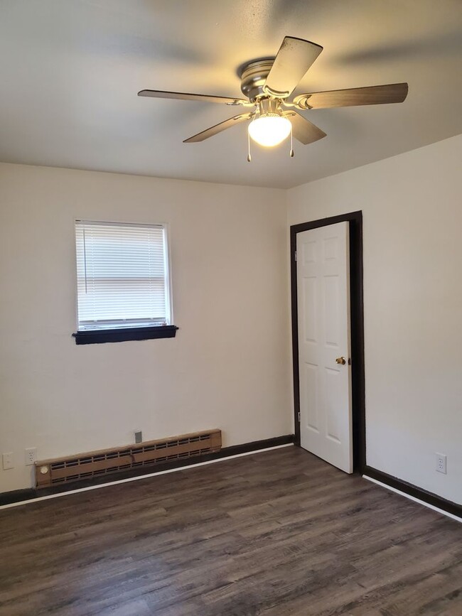 Building Photo - Chesapeake: 2 bedroom 1 bath Duplex in Gre...