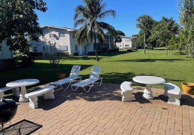 Building Photo - 66 Easthampton C