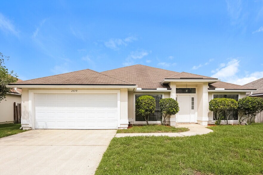 Primary Photo - 2479 Coachman Lakes Dr