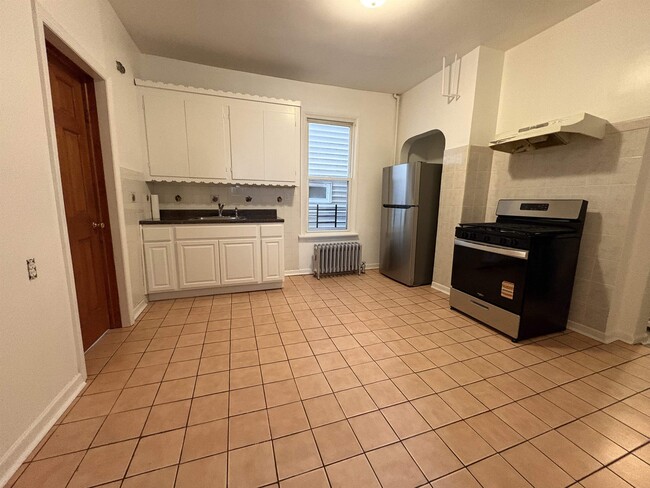 Building Photo - 139 Clifton Ave