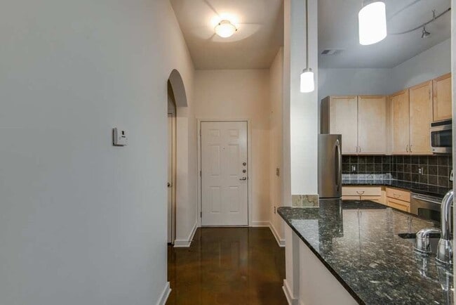 Building Photo - Awesome 1BE/1BA unit at Bristol West End!