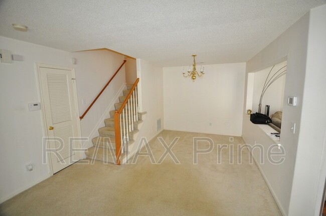 Building Photo - 6227 Oakglen Dr