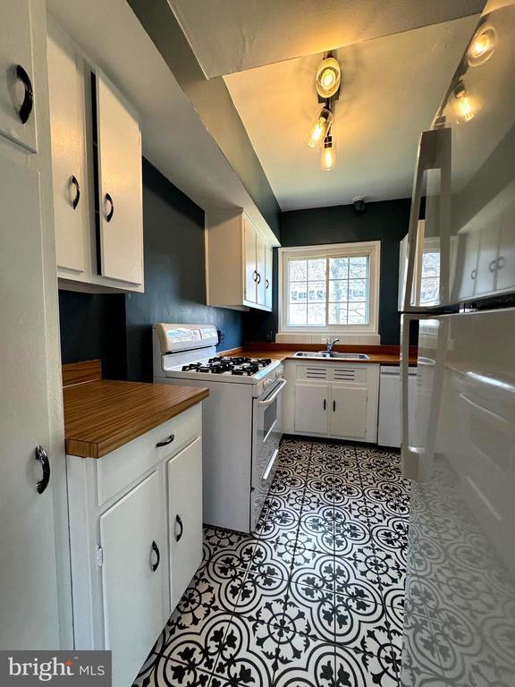 Building Photo - 1726 Preston Rd