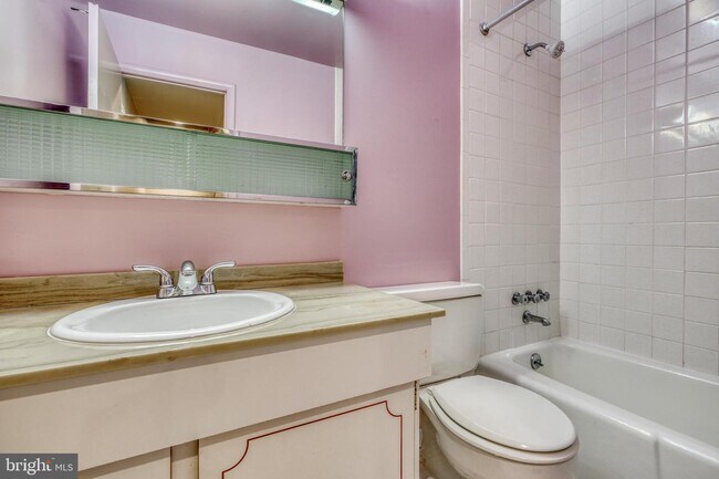 Building Photo - 7304 Park Village Ct