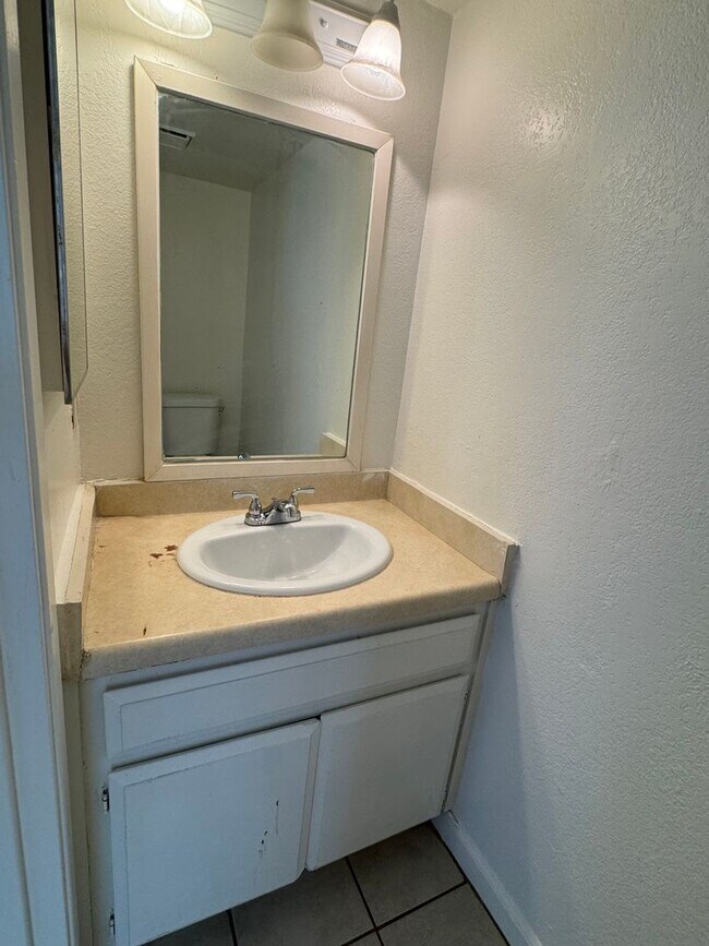 Building Photo - 818 Wallace St