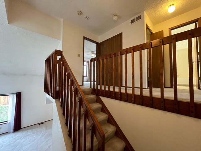 Building Photo - Beautiful 3 bed 2 1/2 bath with 2 car garage! (NEW PICTURES TO COME!!)