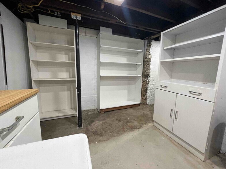 Building Photo - 142 Church St