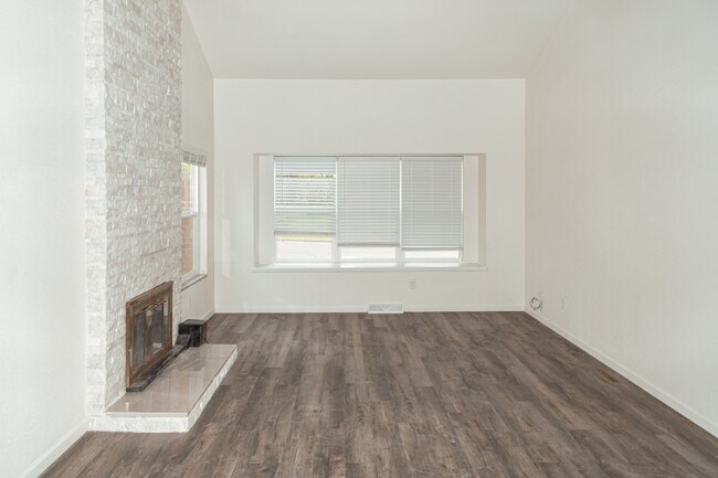 Building Photo - 7355 S Garfield Ct