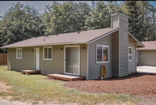 Building Photo - 303 S Bayview Ave