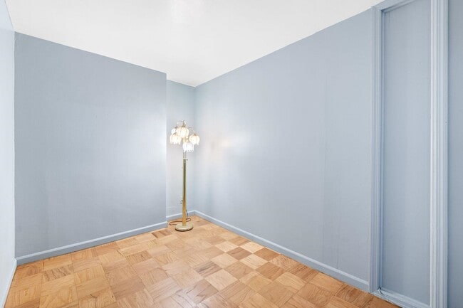 Building Photo - 6040 Boulevard E-33L-33L
