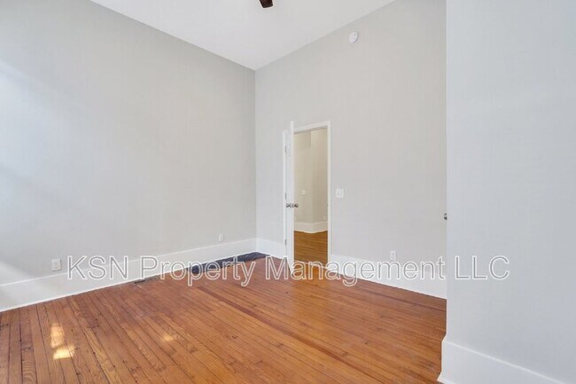 Building Photo - 309 W 33rd St